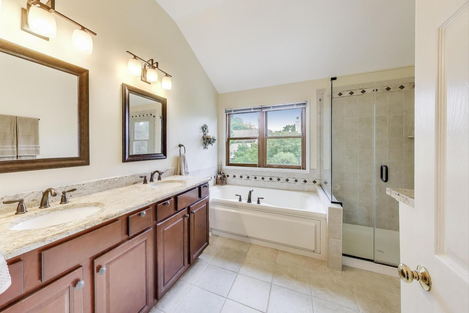 1113 Deep Woods Drive, Elgin, IL 60120