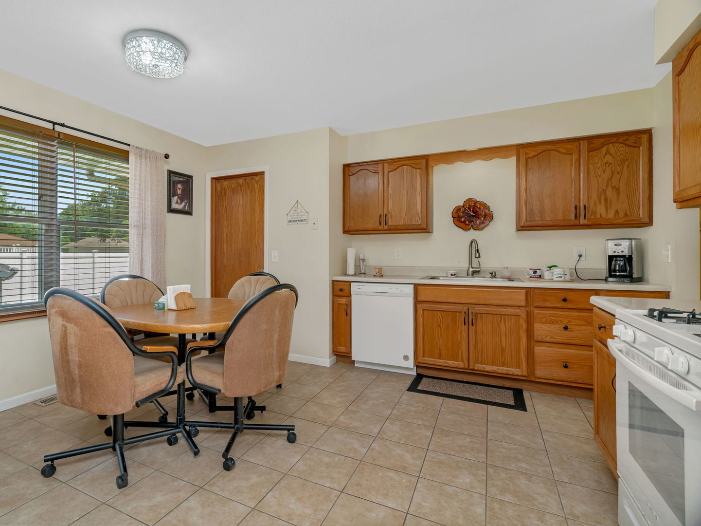330 E Janet Drive, Braidwood, IL 60408