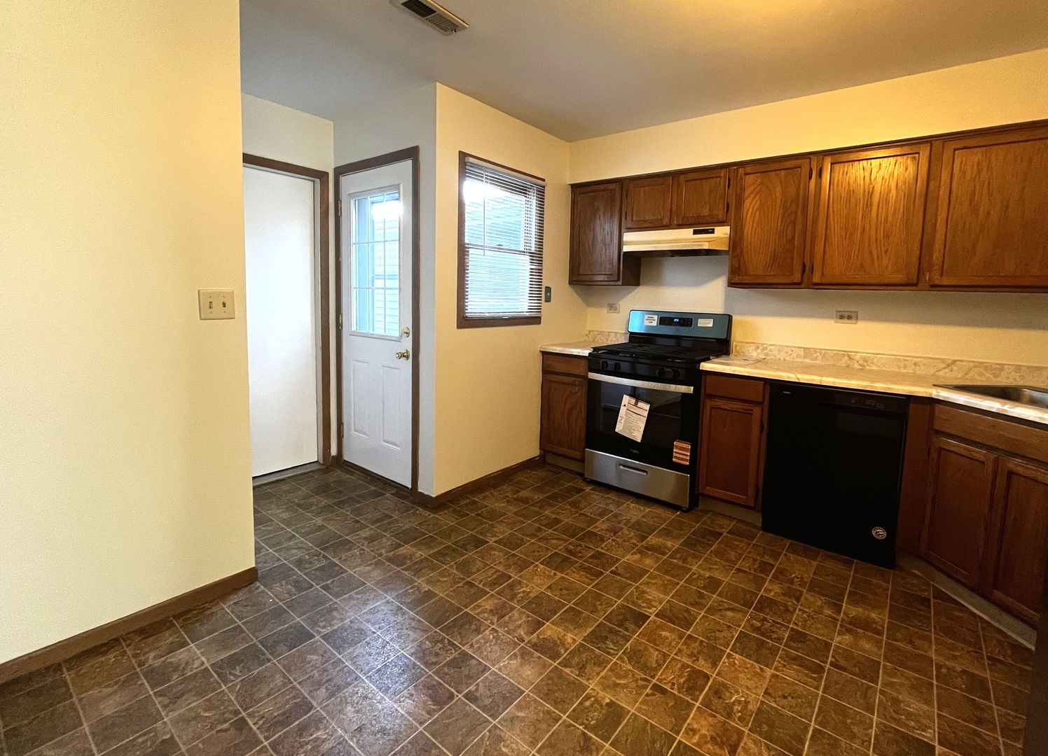 34320 N Birch Lane, Gurnee, IL 60031