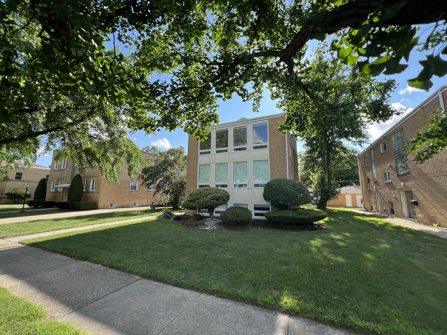 3014 Harlem Avenue #2, Riverside, IL 60546
