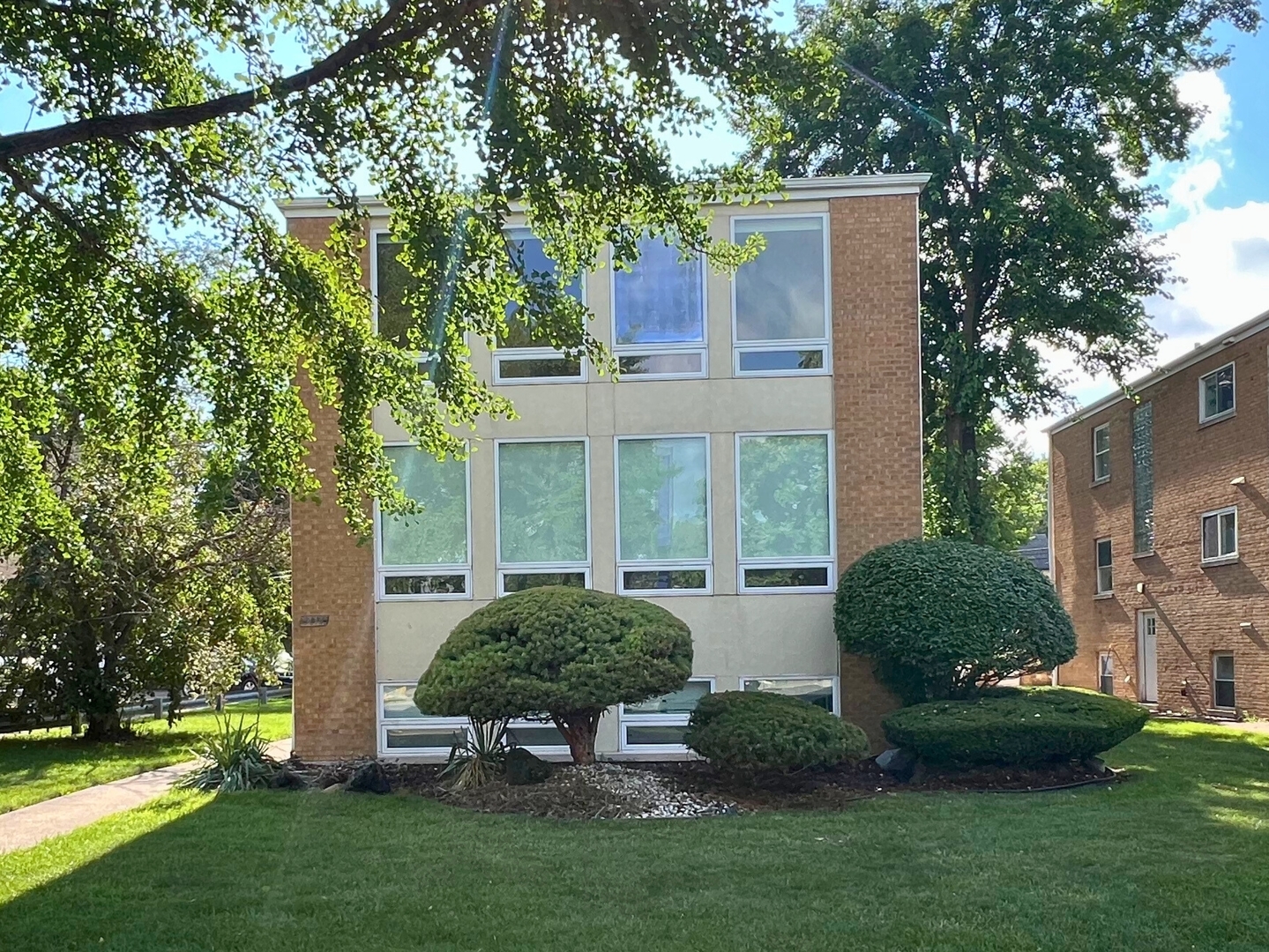 3014 Harlem Avenue #2, Riverside, IL 60546
