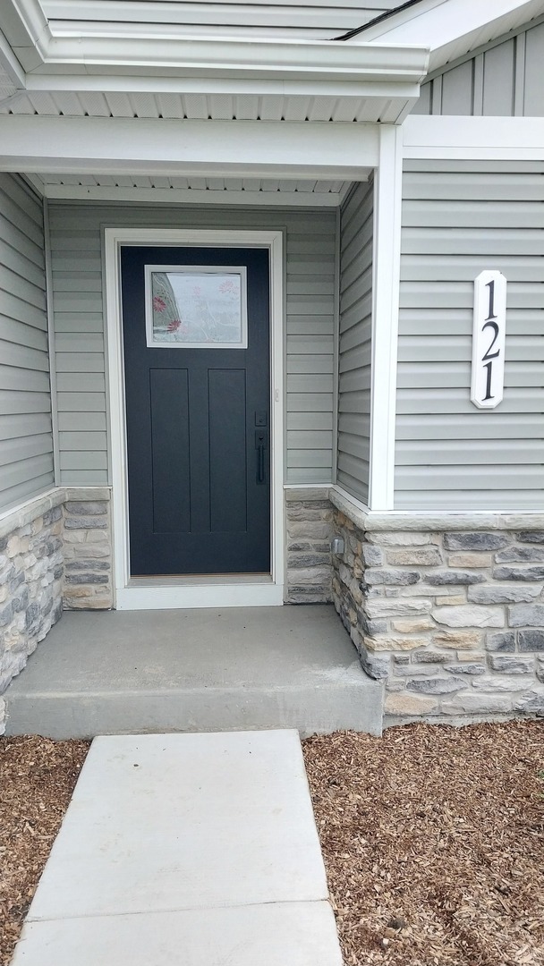 121 CORNERSTONE Drive, Hampshire, IL 60140
