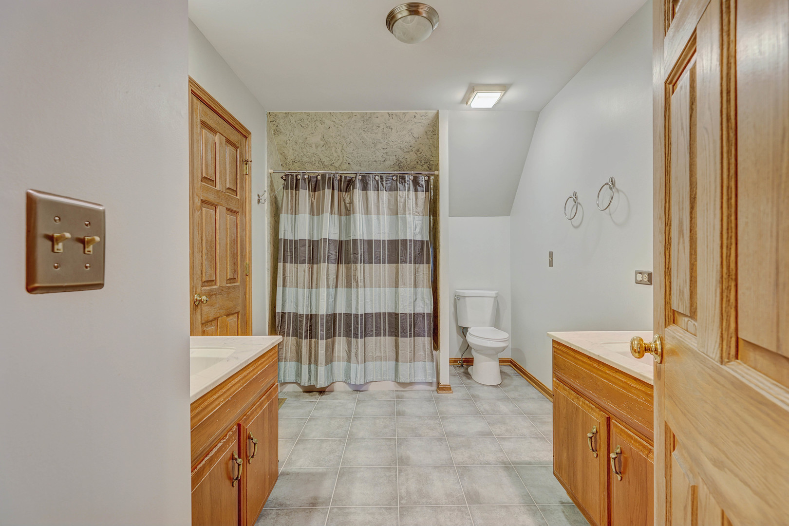 1609 Clover Drive, Inverness, IL 60067