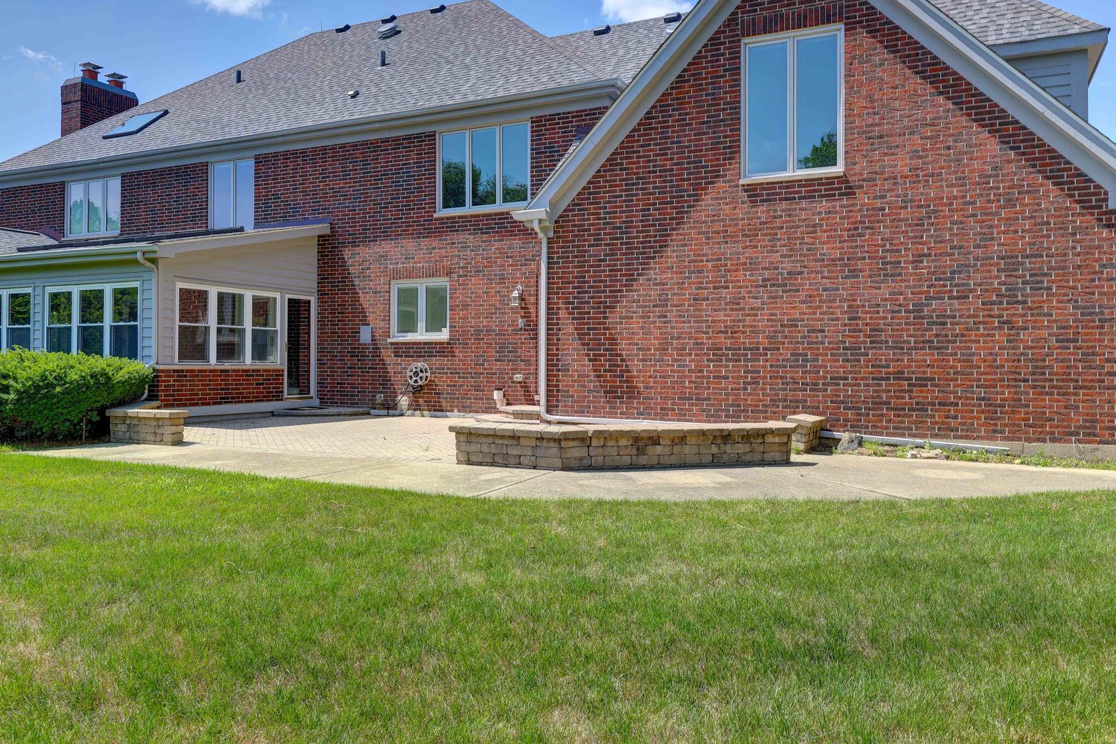 1609 Clover Drive, Inverness, IL 60067