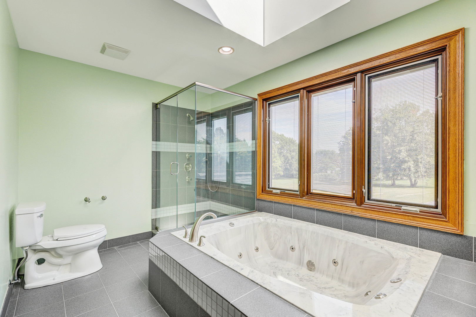 1609 Clover Drive, Inverness, IL 60067