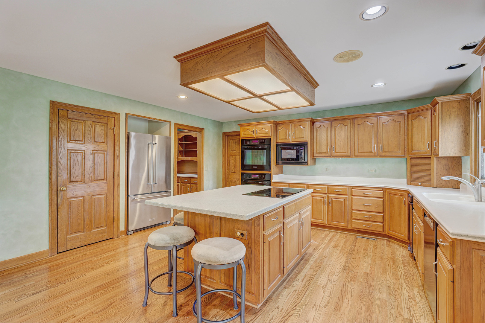 1609 Clover Drive, Inverness, IL 60067