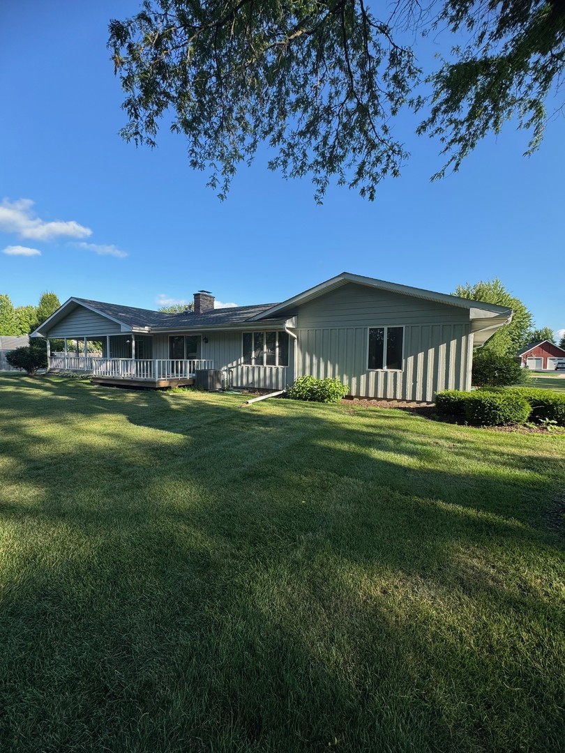 541 E Cloverlane Drive, Sycamore, IL 60178