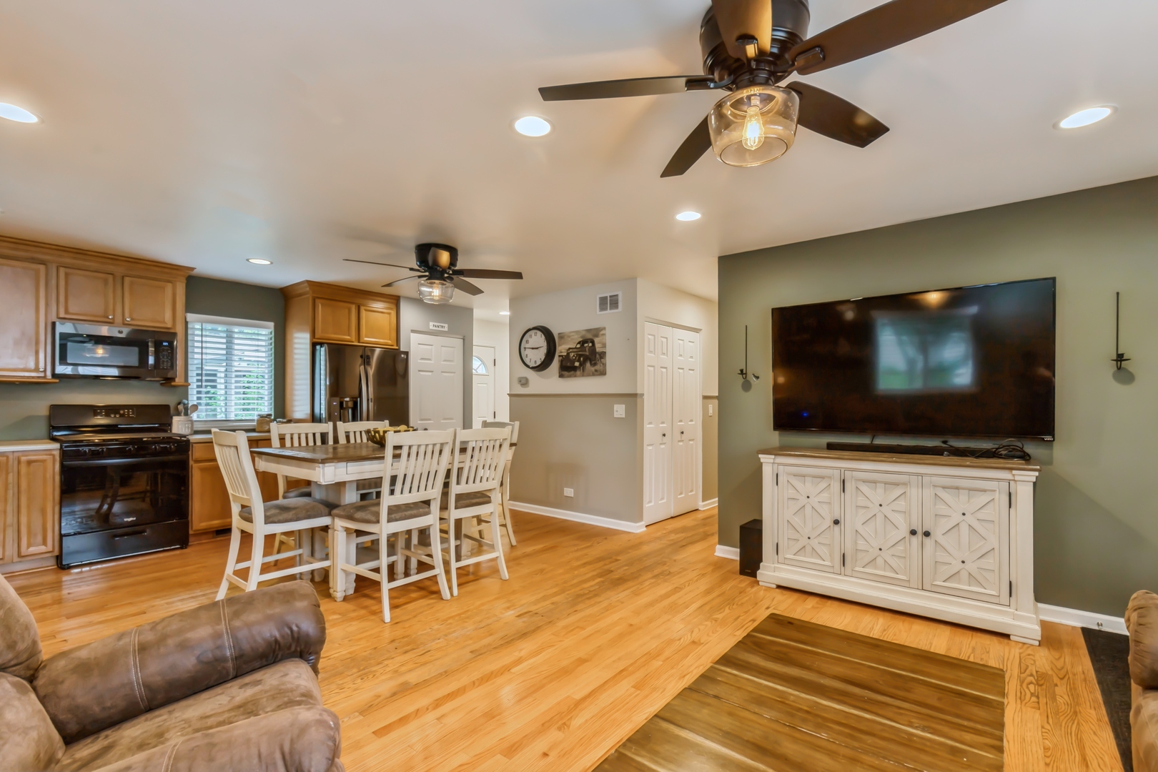 18564 W Judy Drive, Gurnee, IL 60031