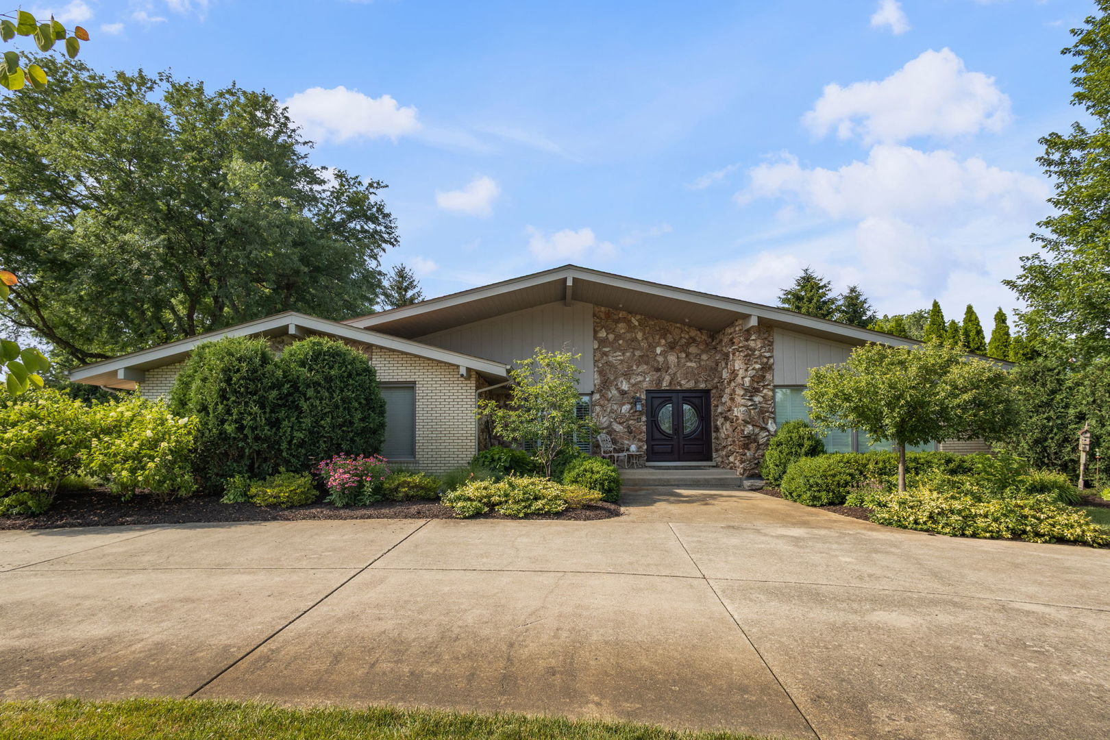 8340 W 145th Place, Orland Park, IL 60462