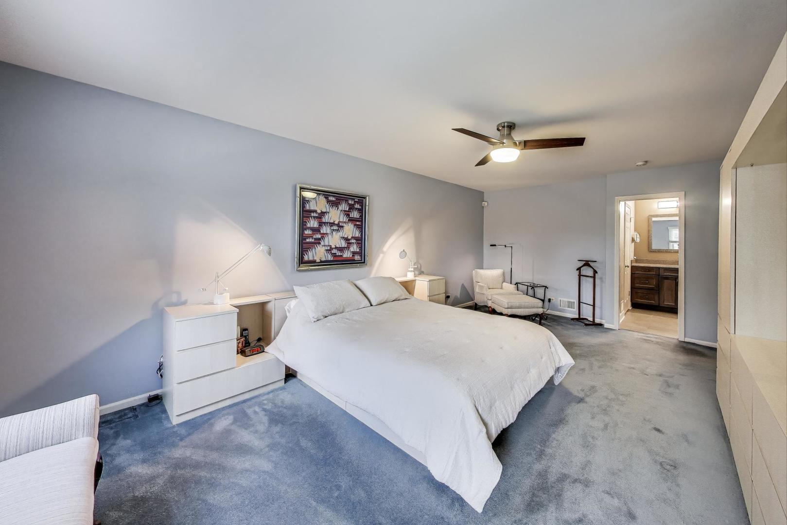 715 W Whiting Lane, Arlington Heights, IL 60004
