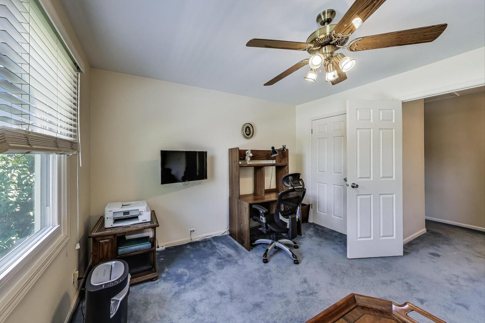 715 W Whiting Lane, Arlington Heights, IL 60004