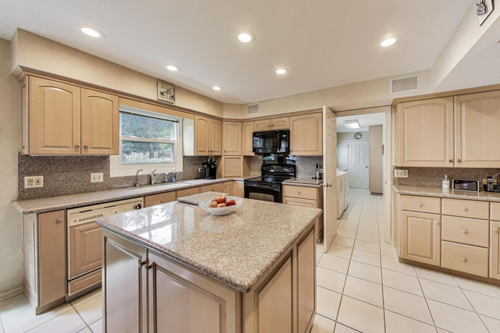 715 W Whiting Lane, Arlington Heights, IL 60004