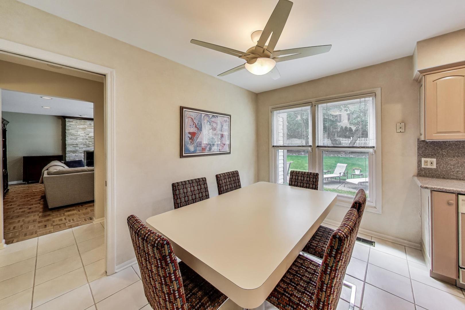 715 W Whiting Lane, Arlington Heights, IL 60004