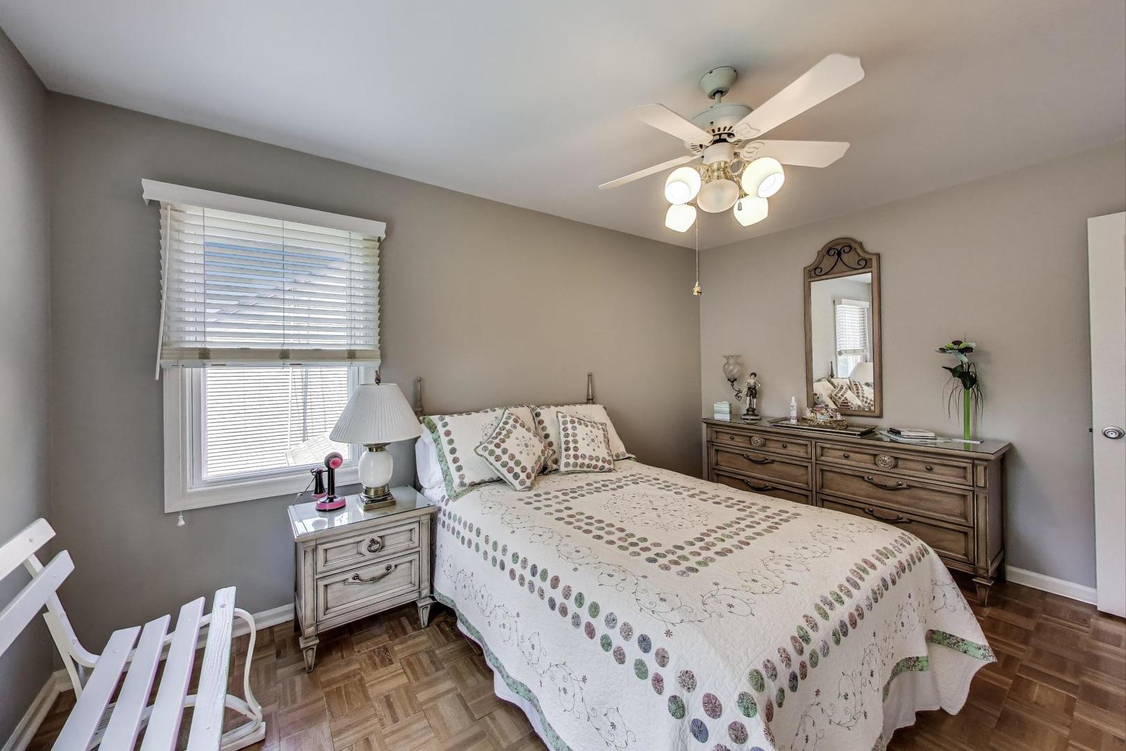 715 W Whiting Lane, Arlington Heights, IL 60004