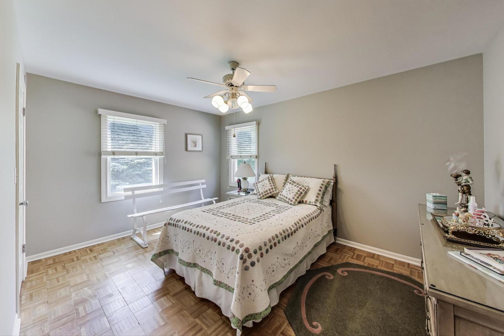 715 W Whiting Lane, Arlington Heights, IL 60004