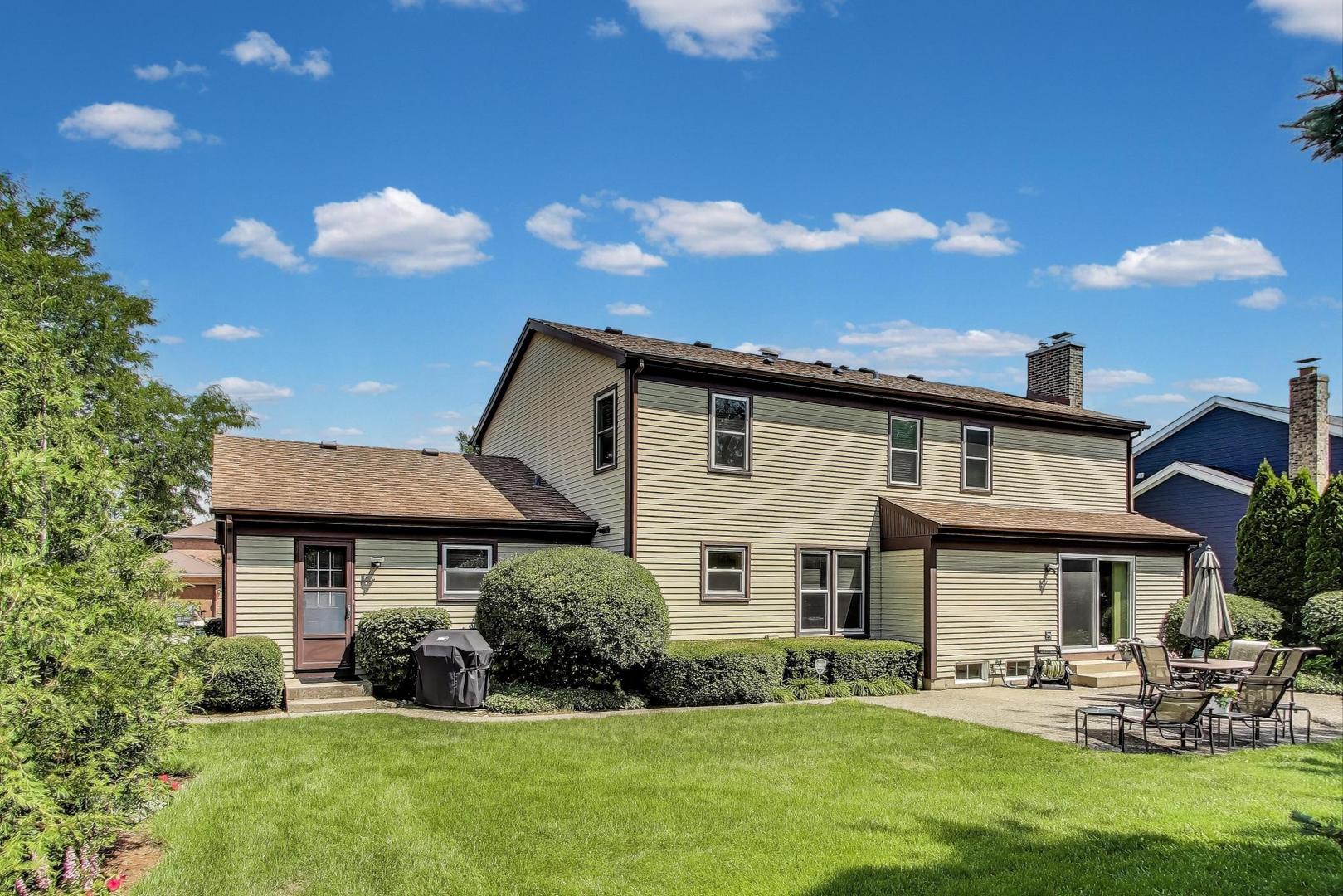 715 W Whiting Lane, Arlington Heights, IL 60004