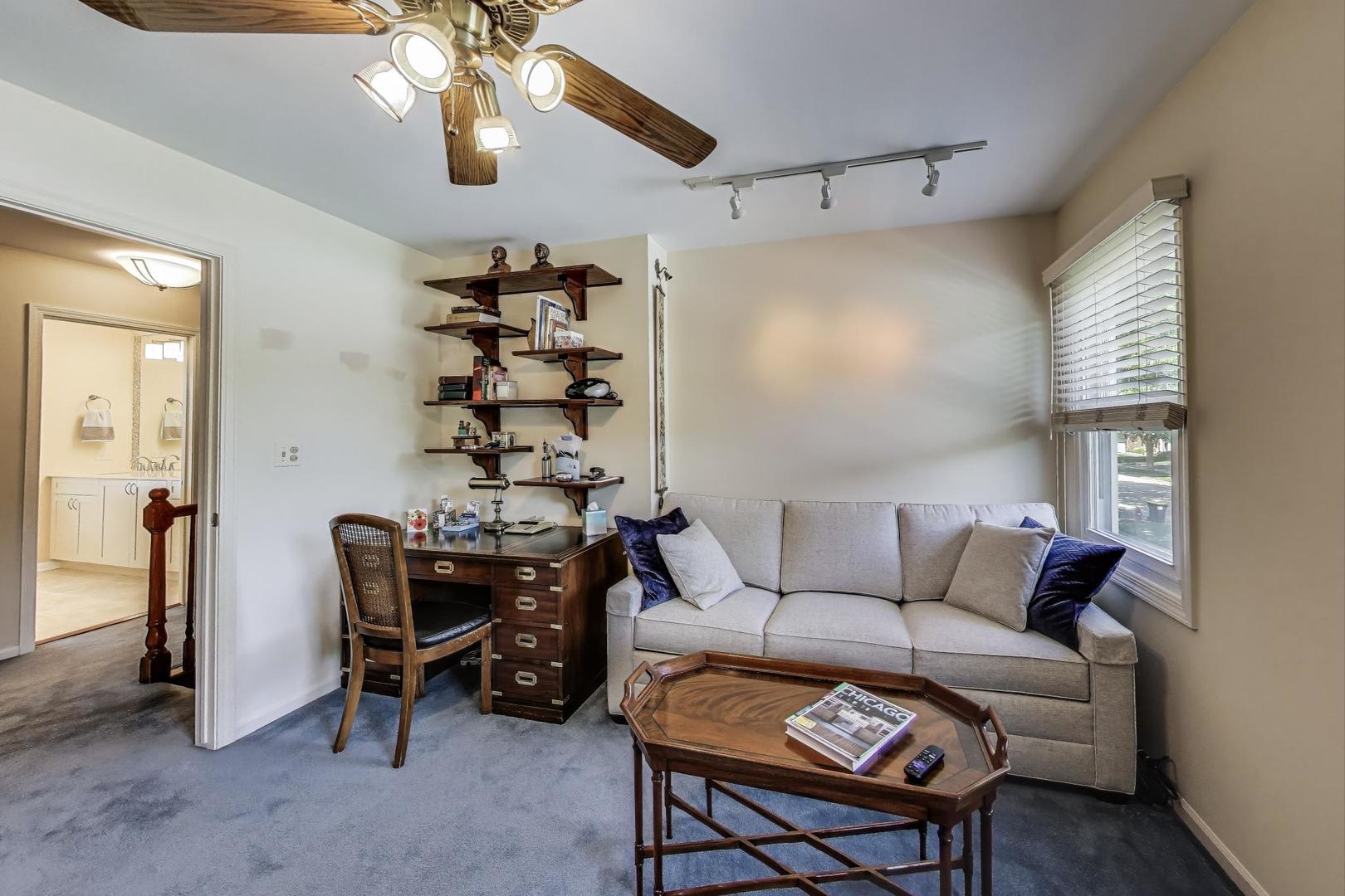 715 W Whiting Lane, Arlington Heights, IL 60004