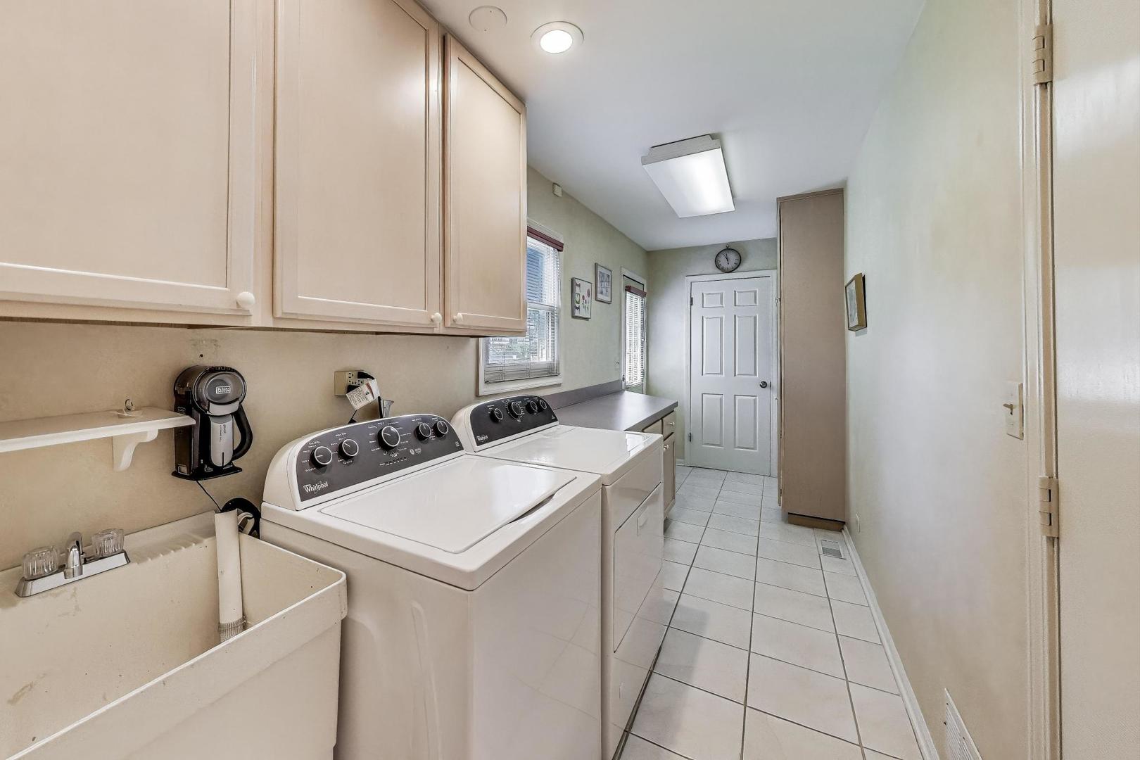 715 W Whiting Lane, Arlington Heights, IL 60004
