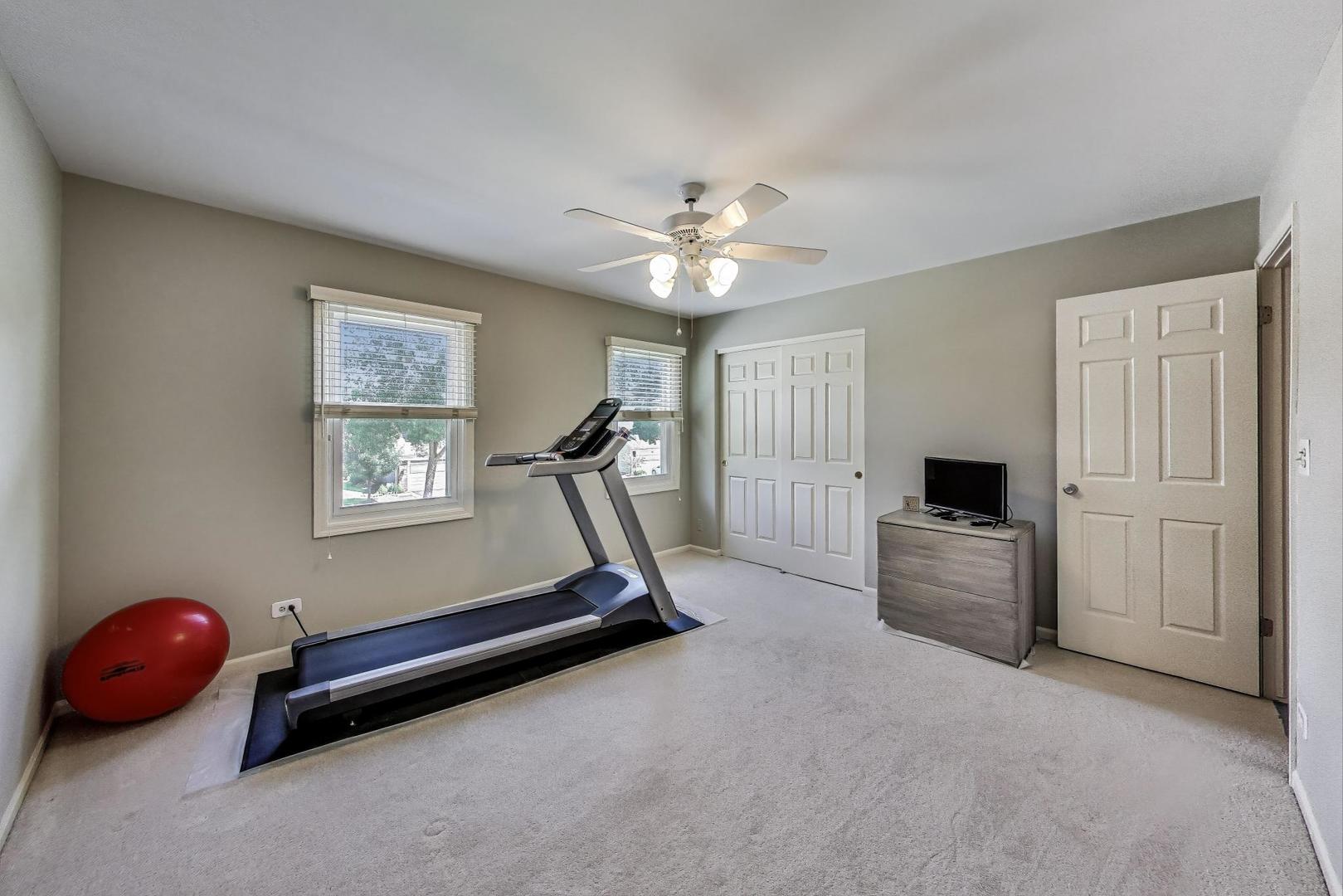 715 W Whiting Lane, Arlington Heights, IL 60004