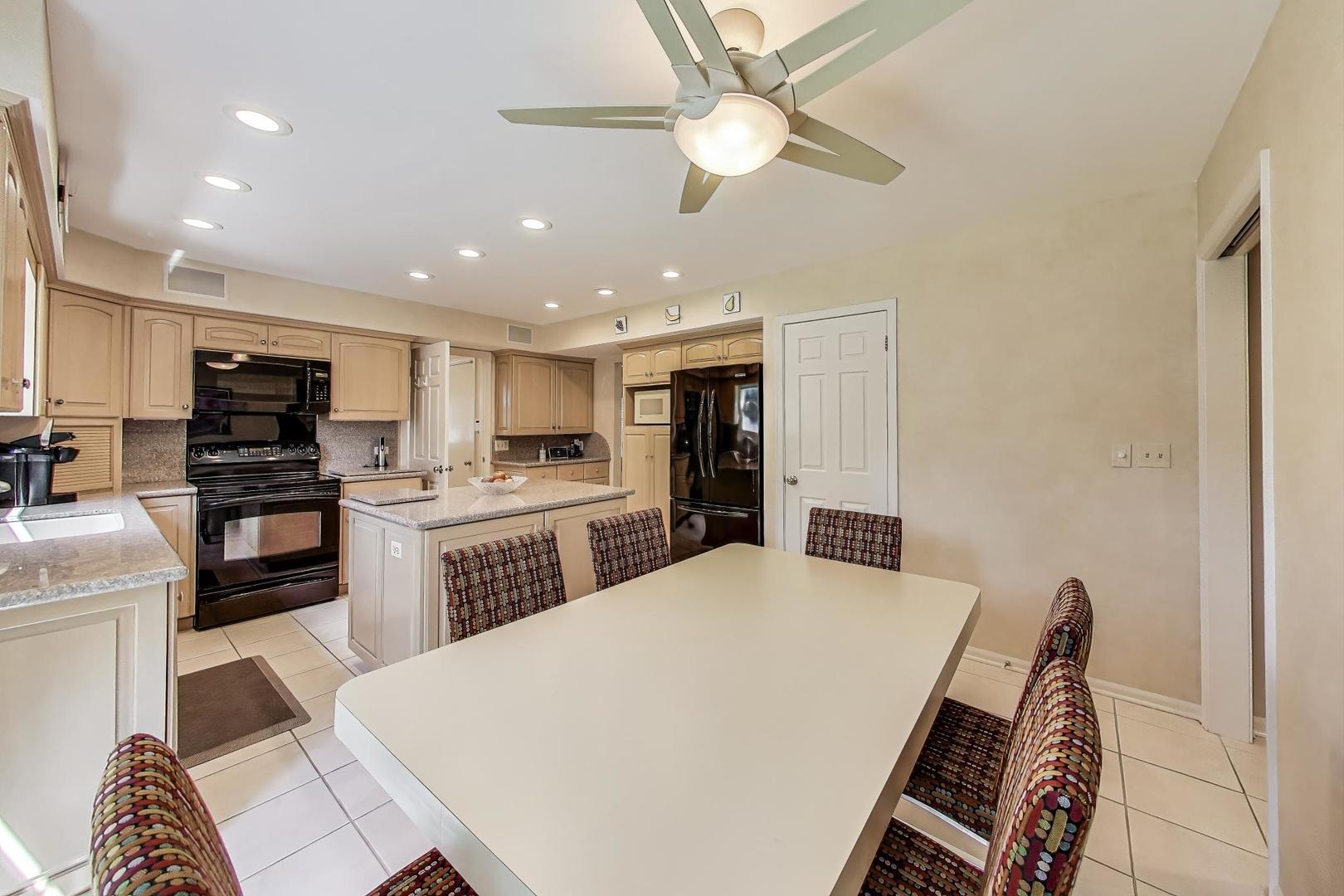 715 W Whiting Lane, Arlington Heights, IL 60004