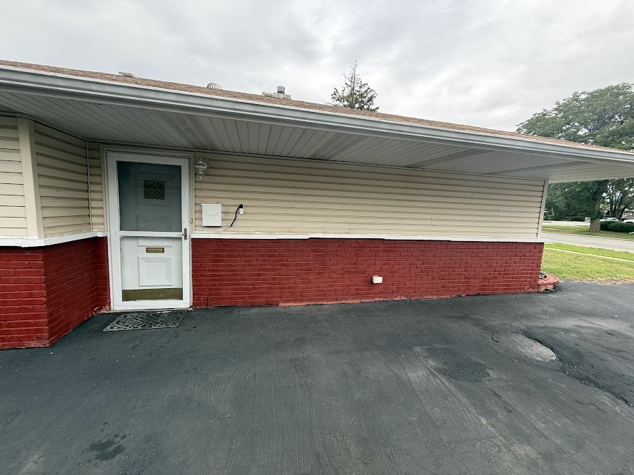 9906 S California Avenue, Evergreen Park, IL 60805