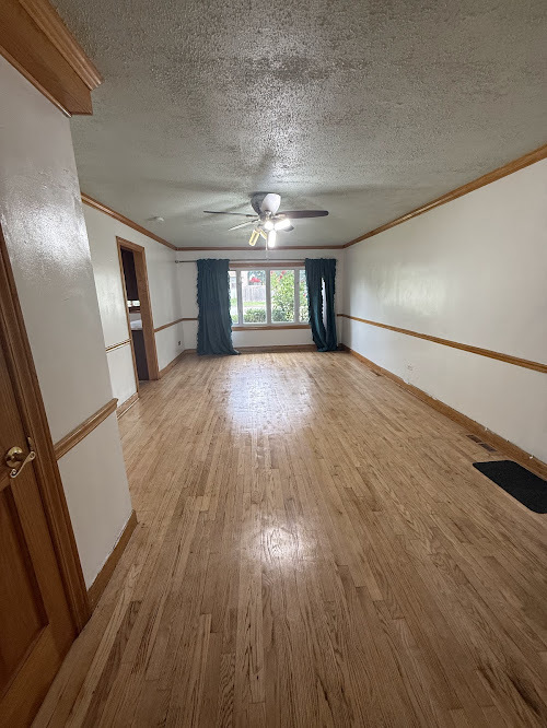 9906 S California Avenue, Evergreen Park, IL 60805