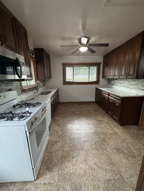 9906 S California Avenue, Evergreen Park, IL 60805