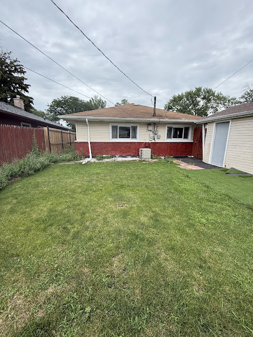 9906 S California Avenue, Evergreen Park, IL 60805
