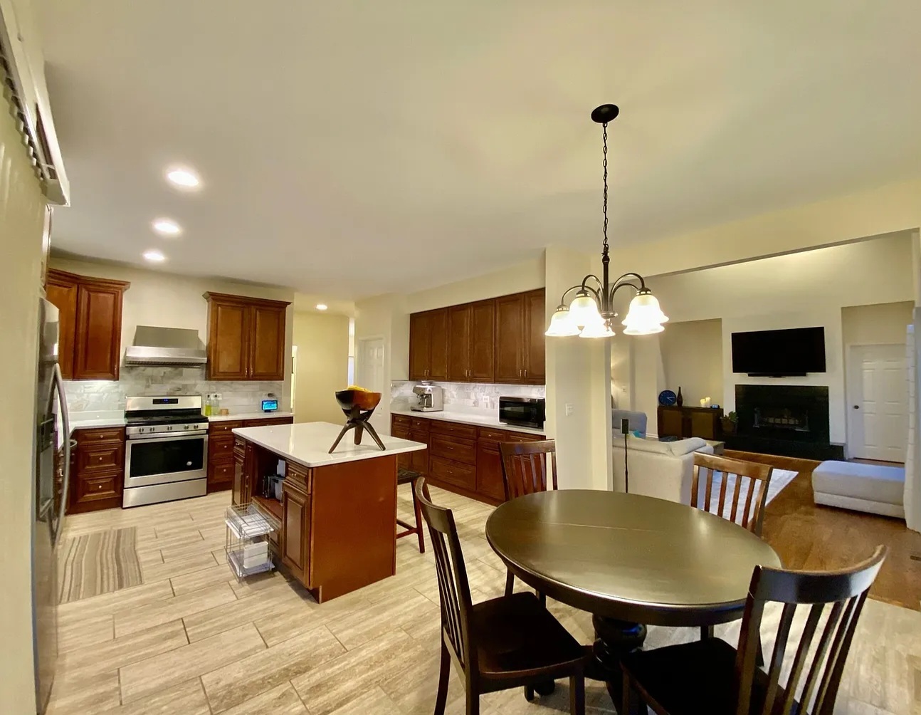 3220 Indian Creek Drive, Buffalo Grove, IL 60089