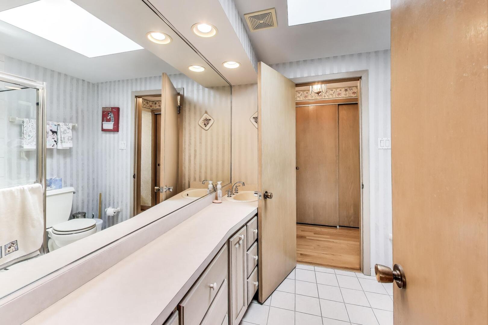10020 S Karlov Avenue, Oak Lawn, IL 60453