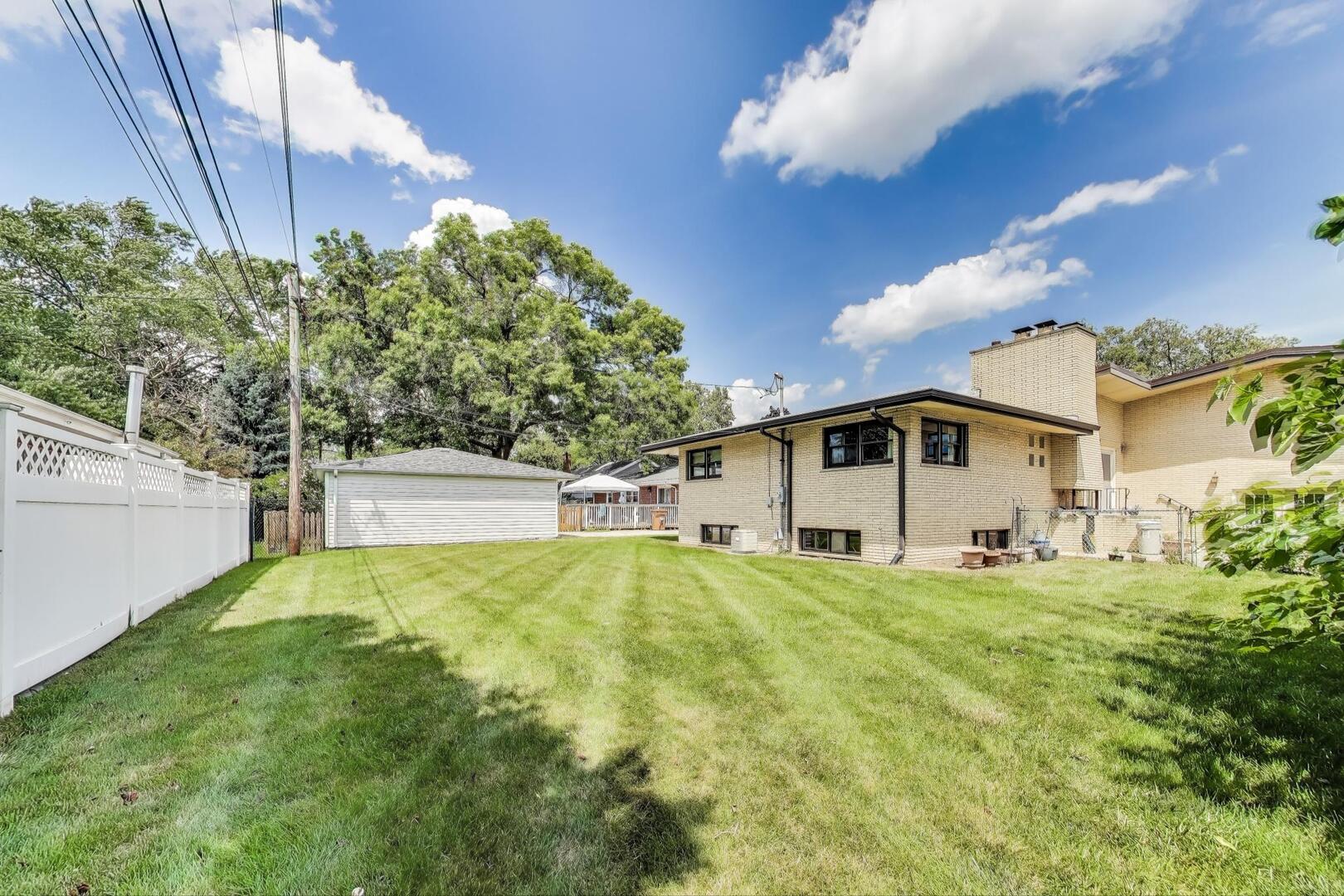 10020 S Karlov Avenue, Oak Lawn, IL 60453