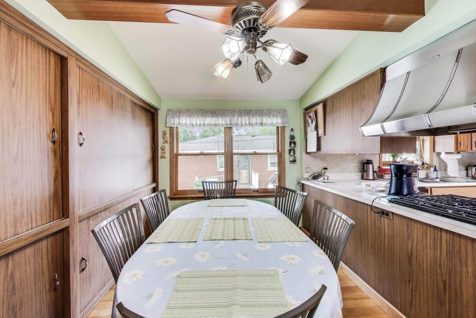 10020 S Karlov Avenue, Oak Lawn, IL 60453