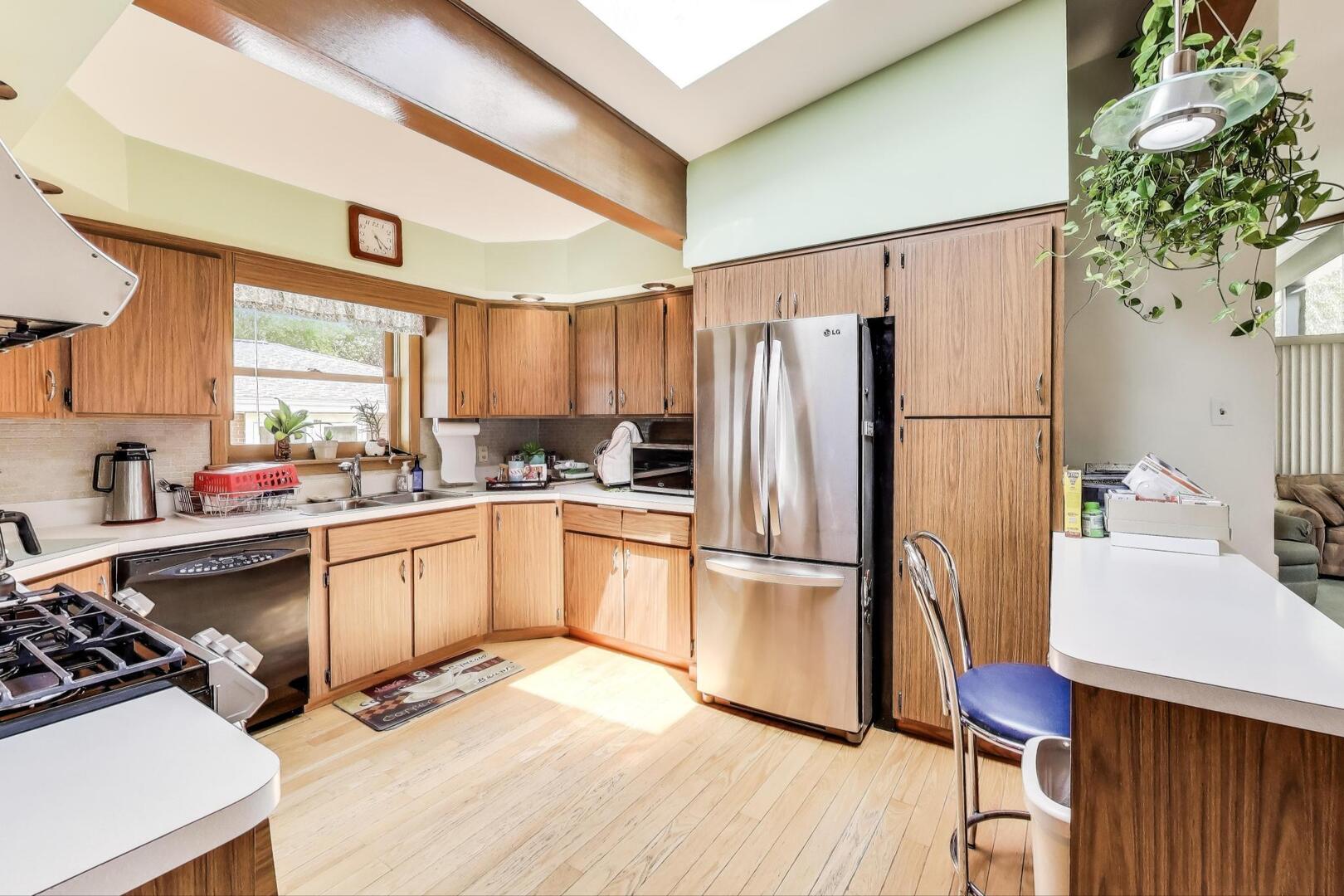 10020 S Karlov Avenue, Oak Lawn, IL 60453