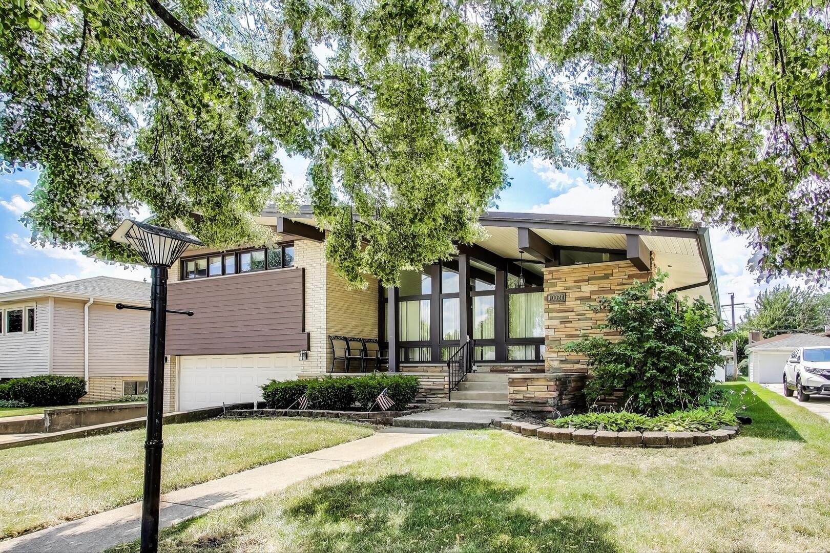 10020 S Karlov Avenue, Oak Lawn, IL 60453