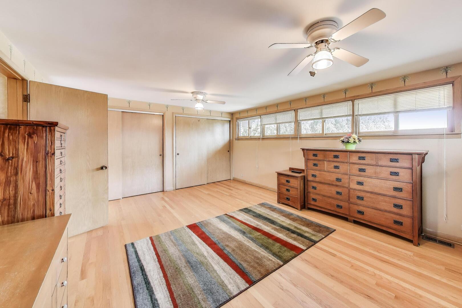 10020 S Karlov Avenue, Oak Lawn, IL 60453