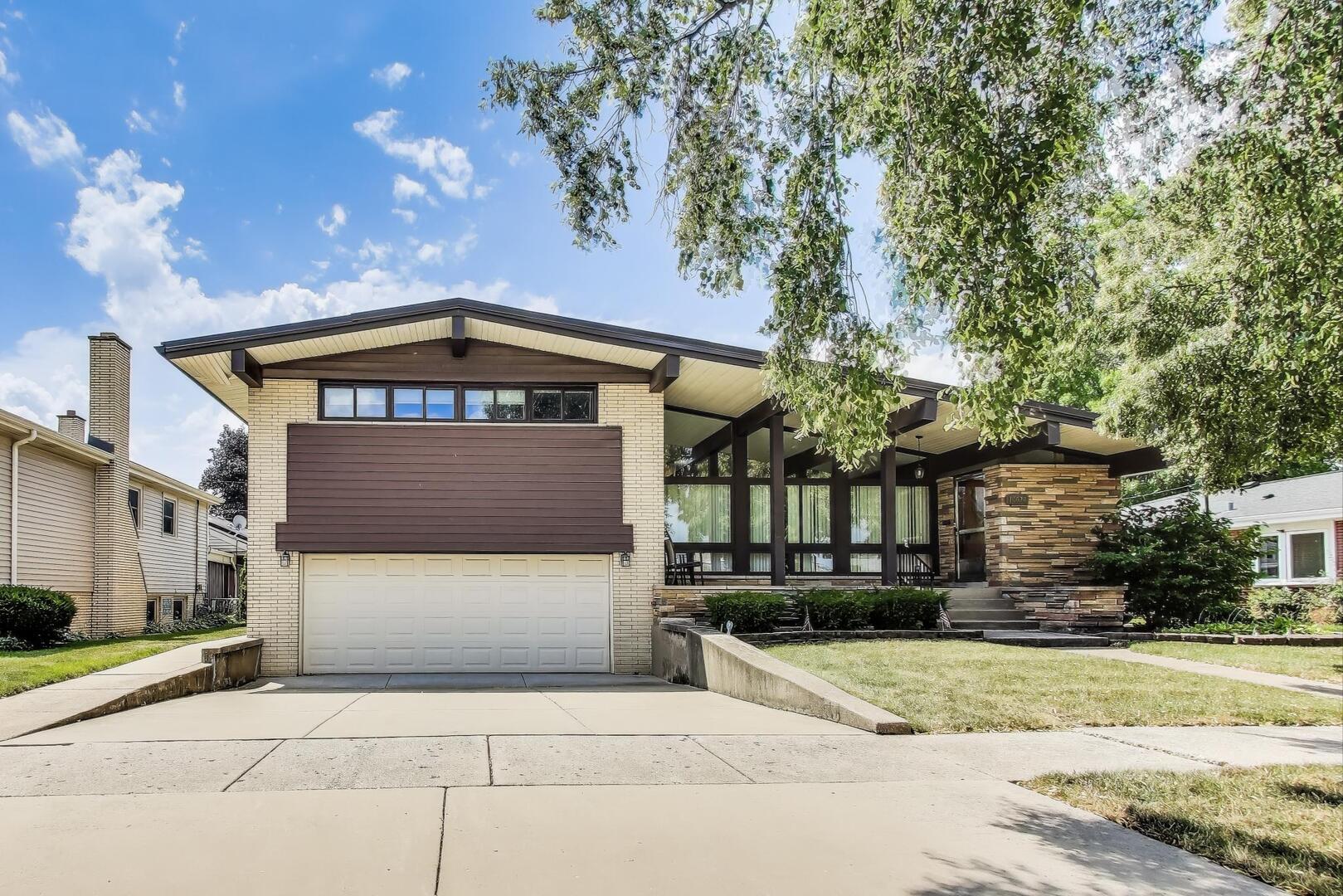 10020 S Karlov Avenue, Oak Lawn, IL 60453
