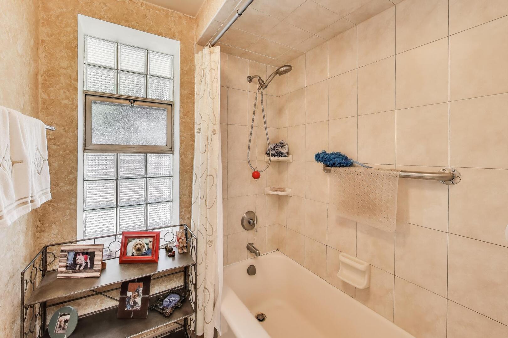 10020 S Karlov Avenue, Oak Lawn, IL 60453
