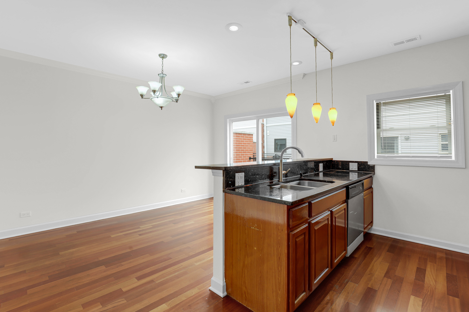 4879 N Winthrop Avenue #D, Chicago, IL 60640