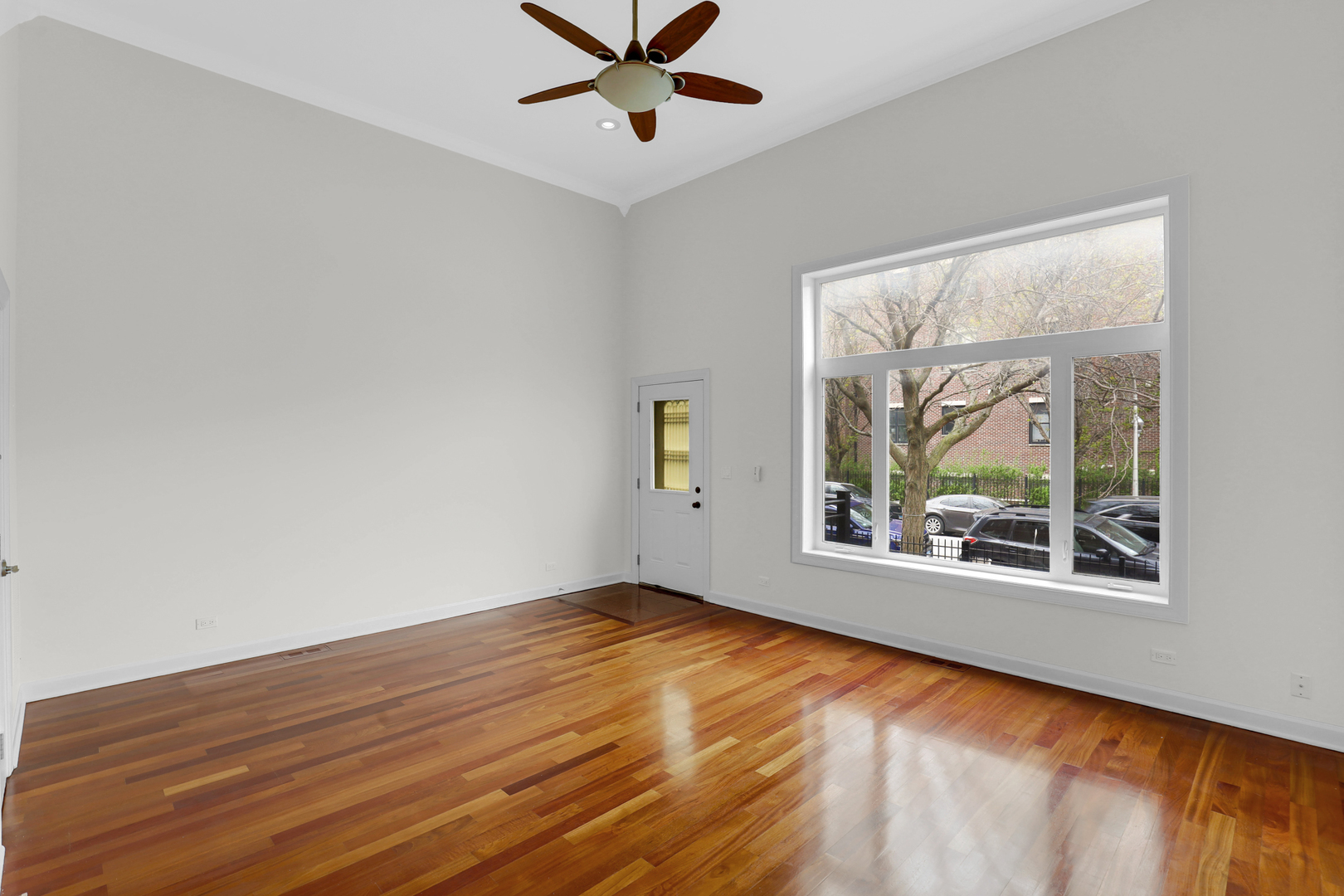 4879 N Winthrop Avenue #D, Chicago, IL 60640
