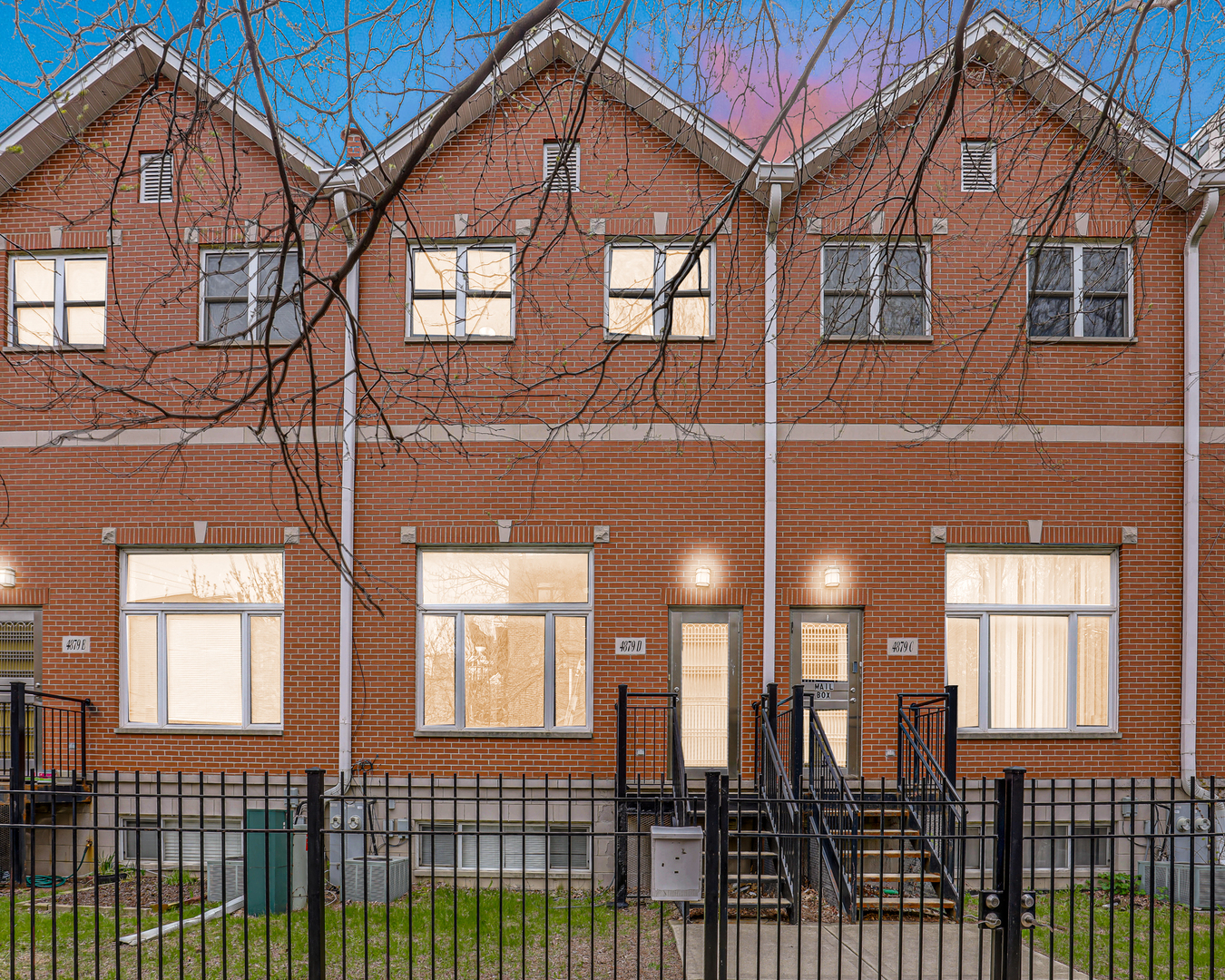 4879 N Winthrop Avenue #D, Chicago, IL 60640