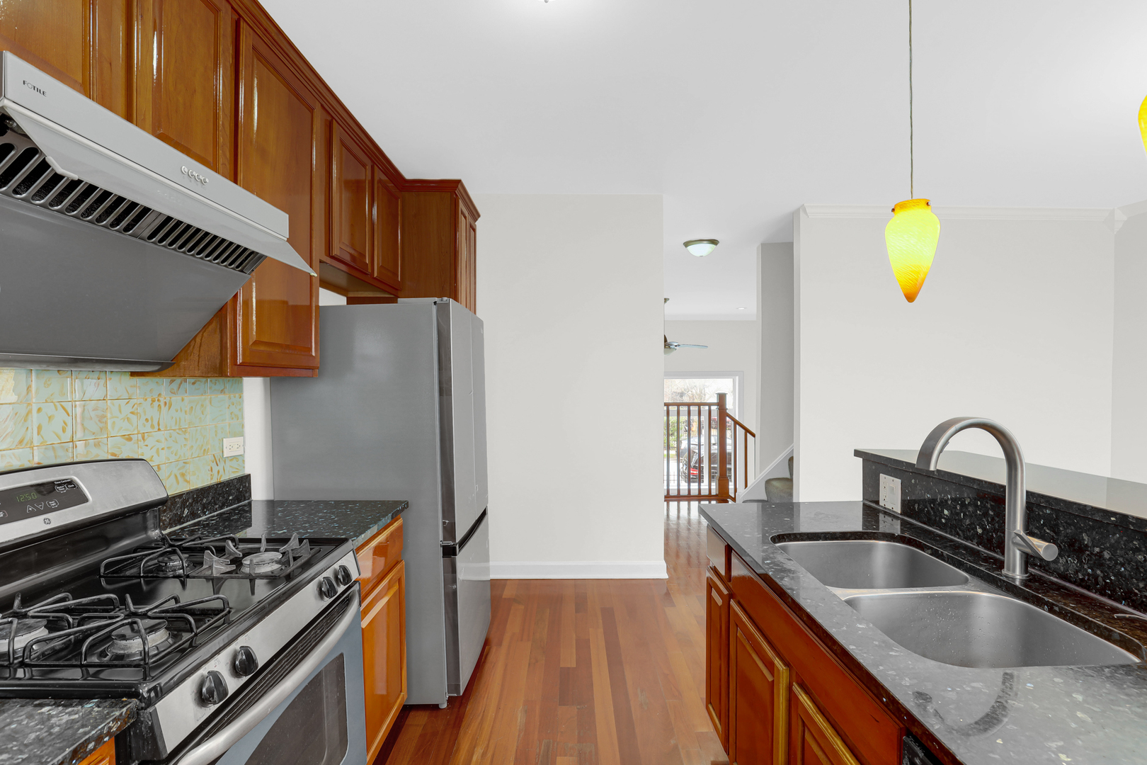 4879 N Winthrop Avenue #D, Chicago, IL 60640