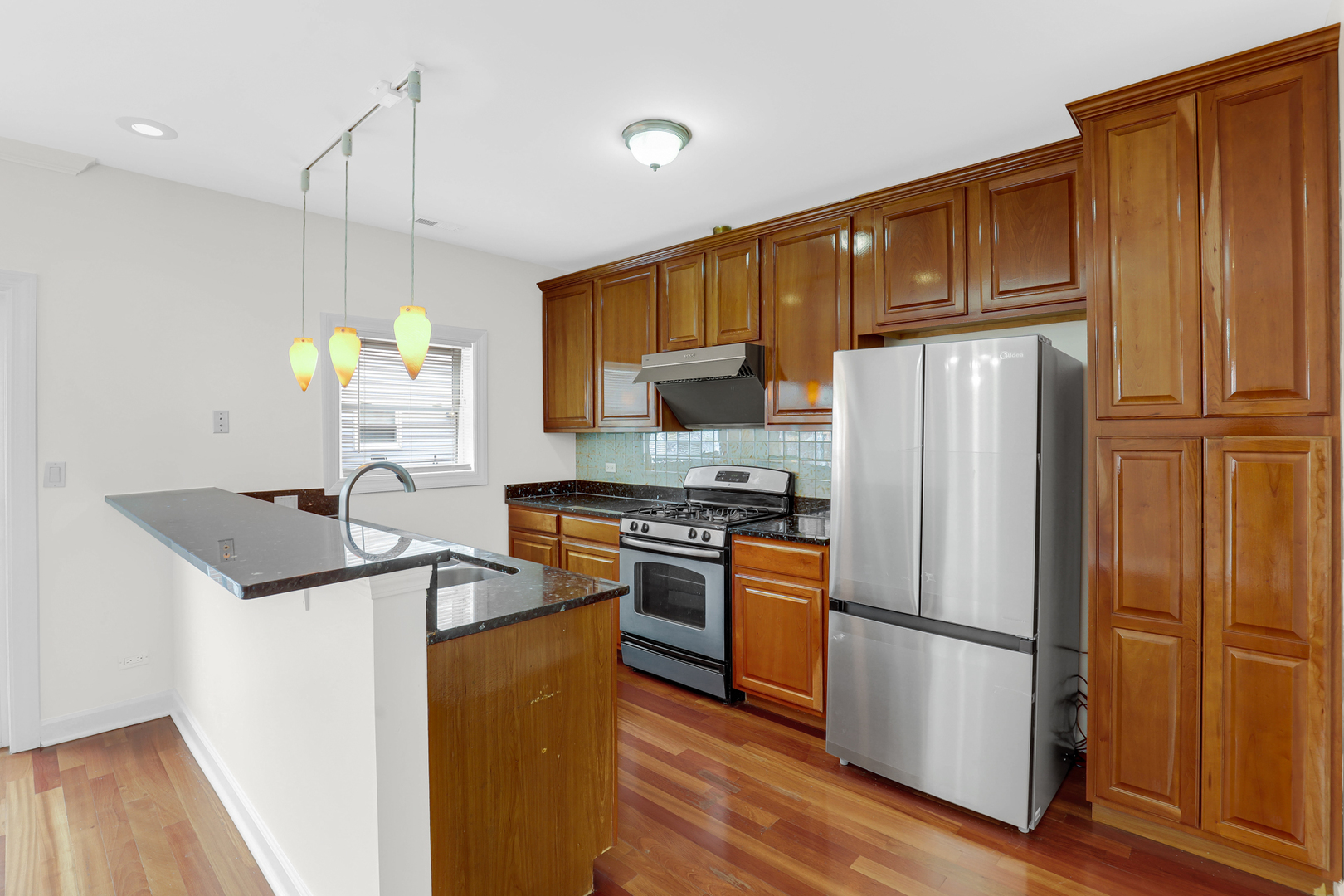4879 N Winthrop Avenue #D, Chicago, IL 60640