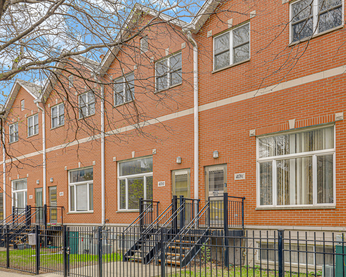 4879 N Winthrop Avenue #D, Chicago, IL 60640