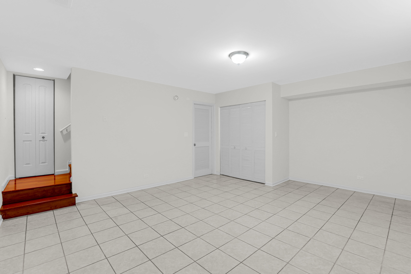 4879 N Winthrop Avenue #D, Chicago, IL 60640
