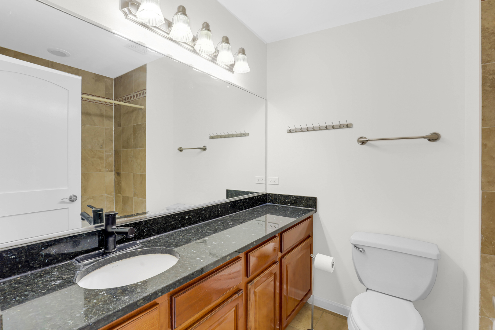 4879 N Winthrop Avenue #D, Chicago, IL 60640