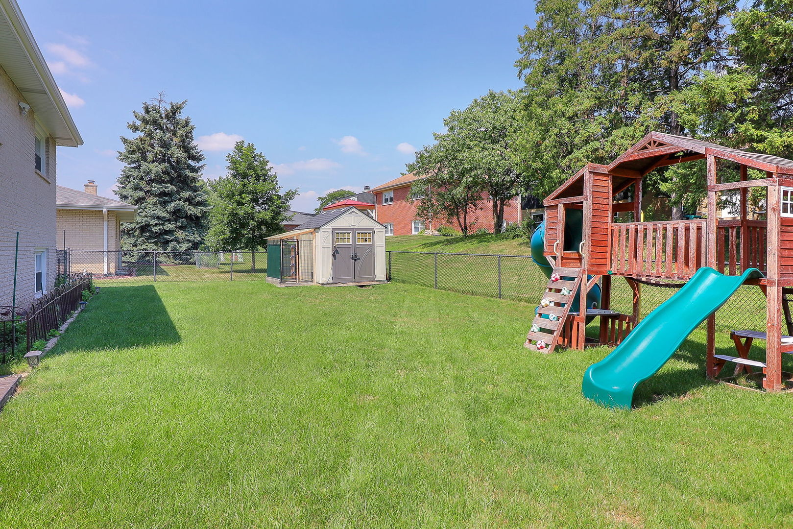 7649 Apple Tree Lane, Willowbrook, IL 60527