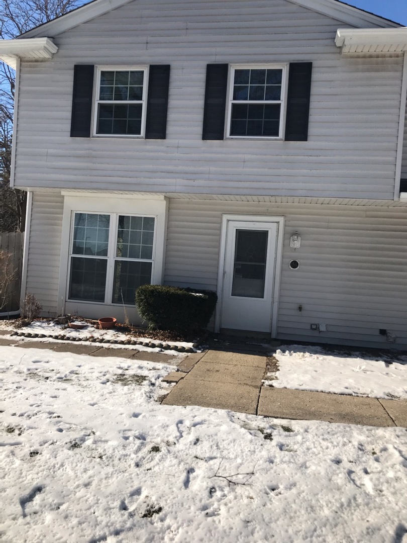 15 L FERNWOOD Drive, Bolingbrook, IL 60440