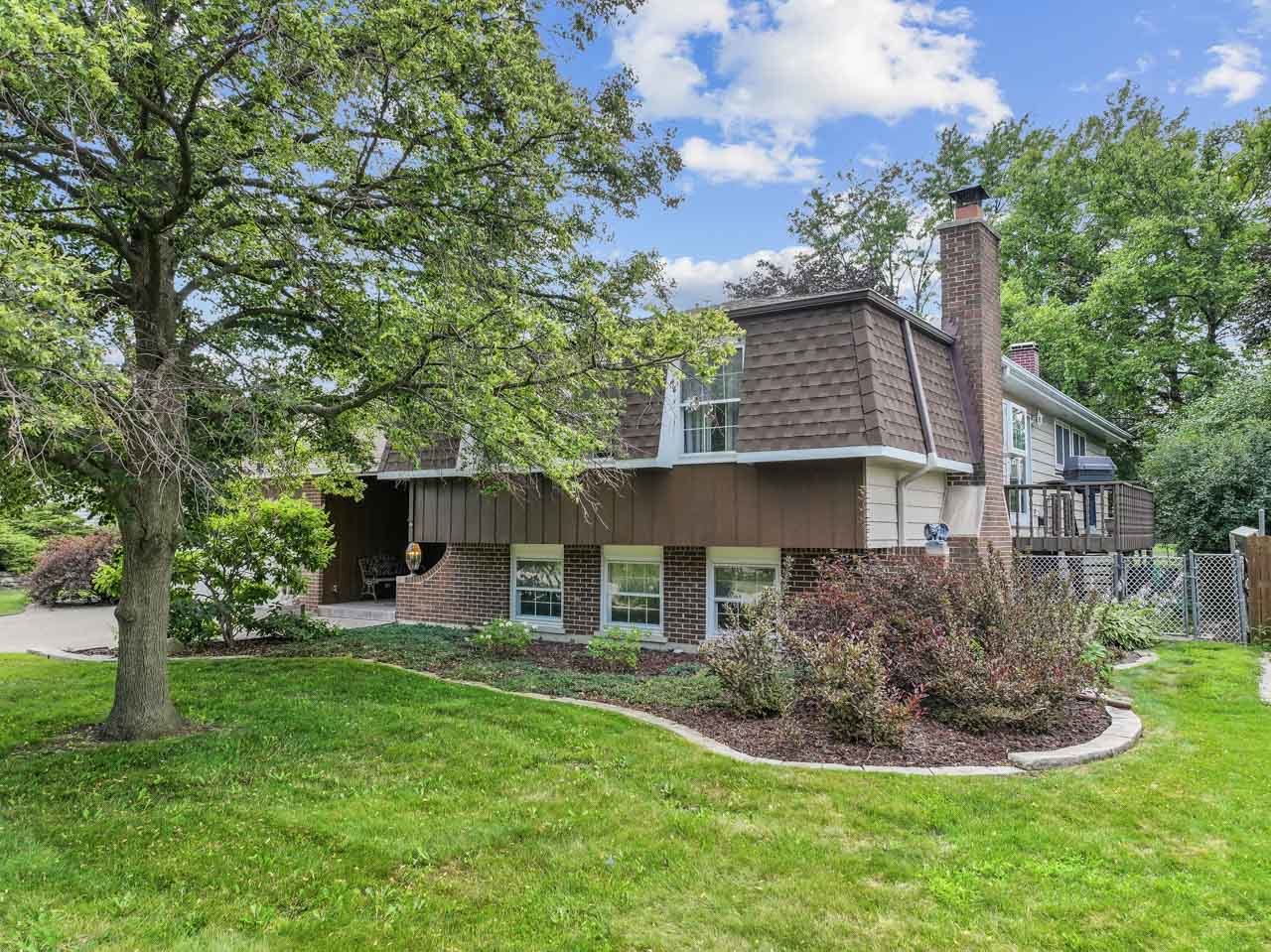 1516 Pembroke Lane, Wheaton, IL 60189