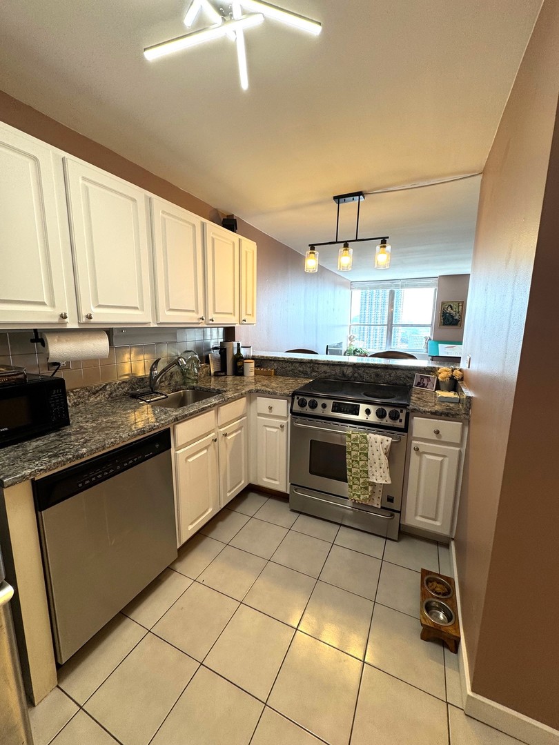 655 W Irving Park Road #2505, Chicago, IL 60613