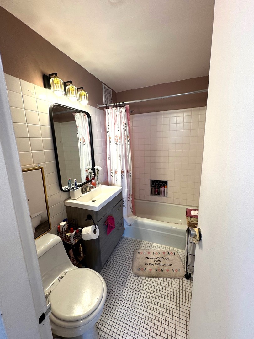 655 W Irving Park Road #2505, Chicago, IL 60613